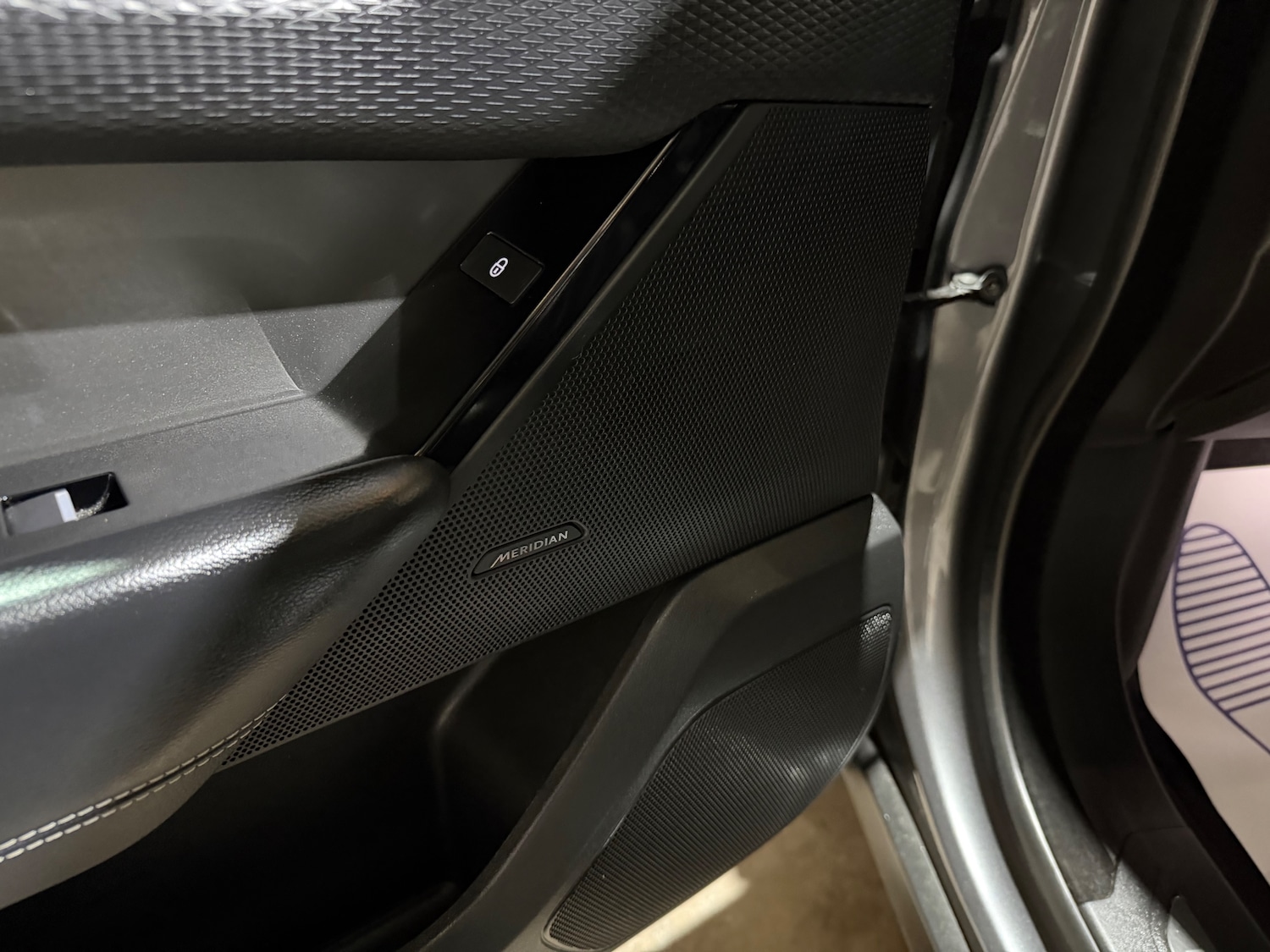 Used Land Rover Range Rover Velar 2018 for sale - 77931776: Photo 9