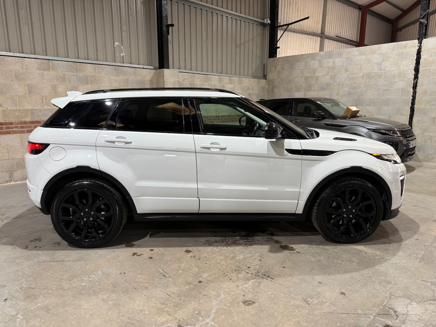 Used Land Rover Range Rover Evoque 2016 for sale - 77200803: Photo 2