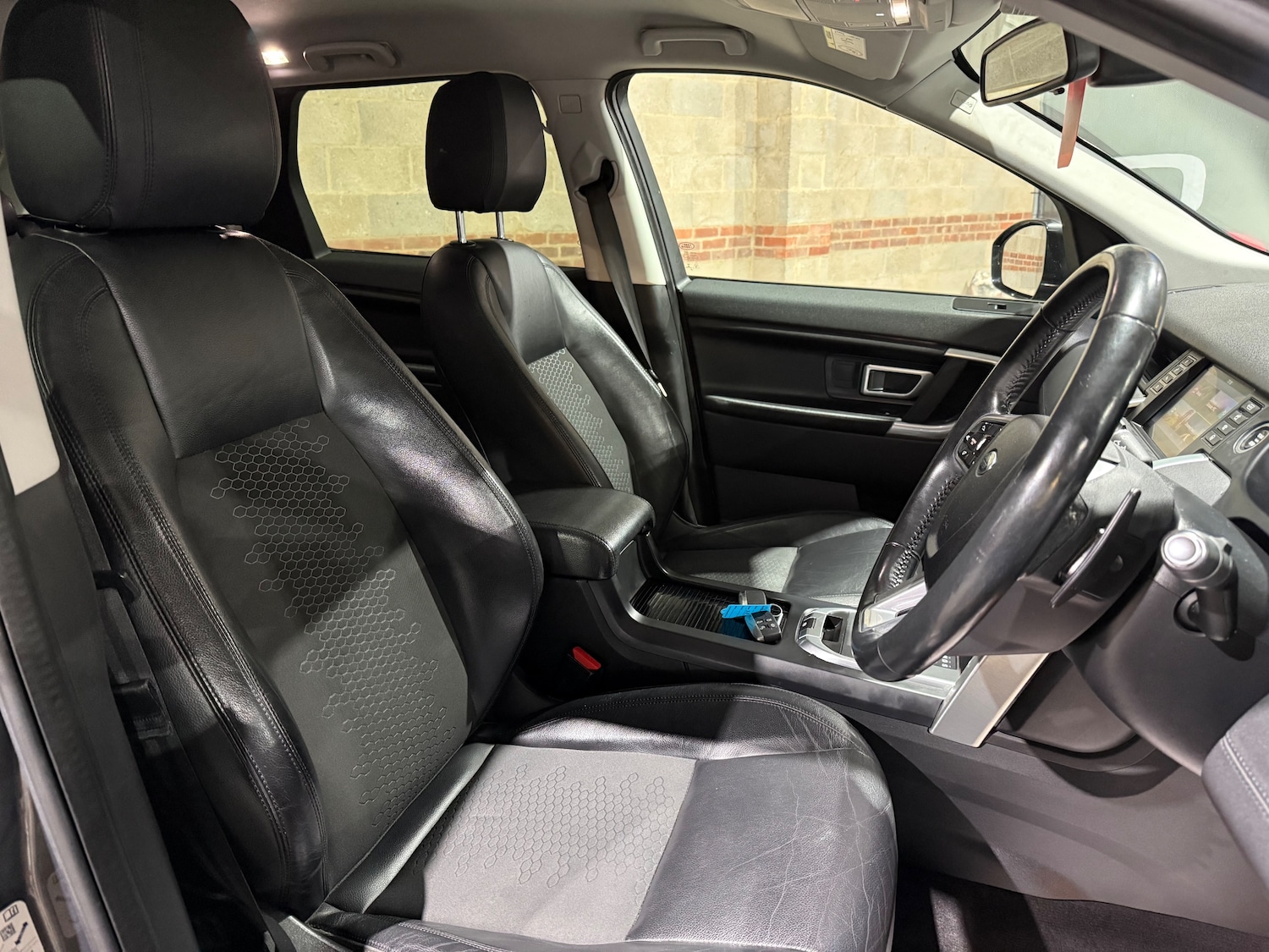 Used Land Rover Discovery Sport 2017 for sale - 77256549: Photo 27