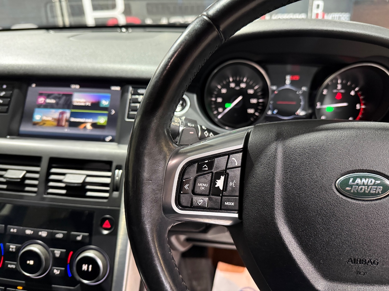 Used Land Rover Discovery Sport 2017 for sale - 77256549: Photo 31