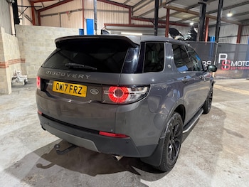 Used Land Rover Discovery Sport 2017 for sale - 77256549: Photo