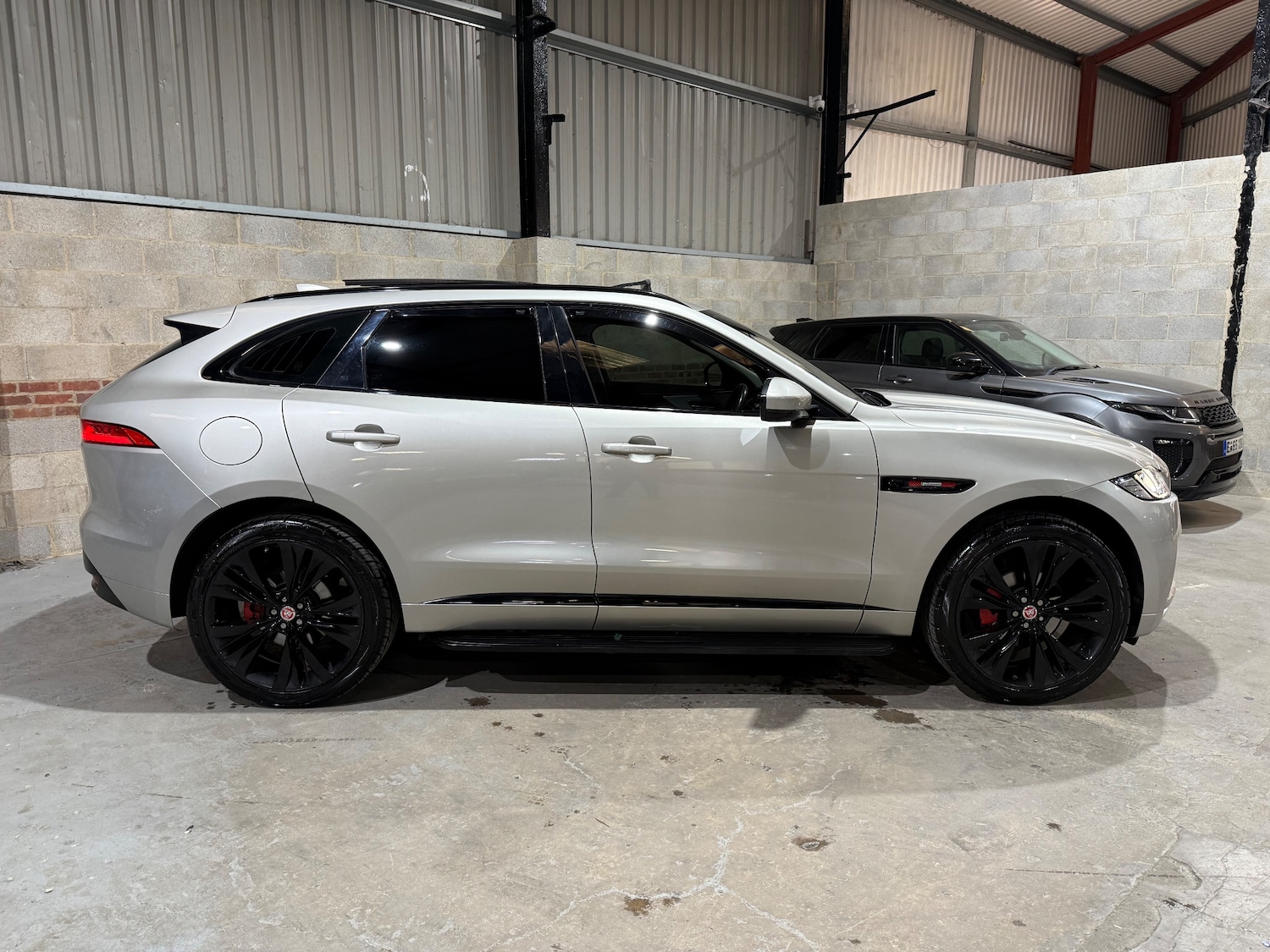 Used Jaguar F-Pace 2016 for sale - 78177244: Photo 2