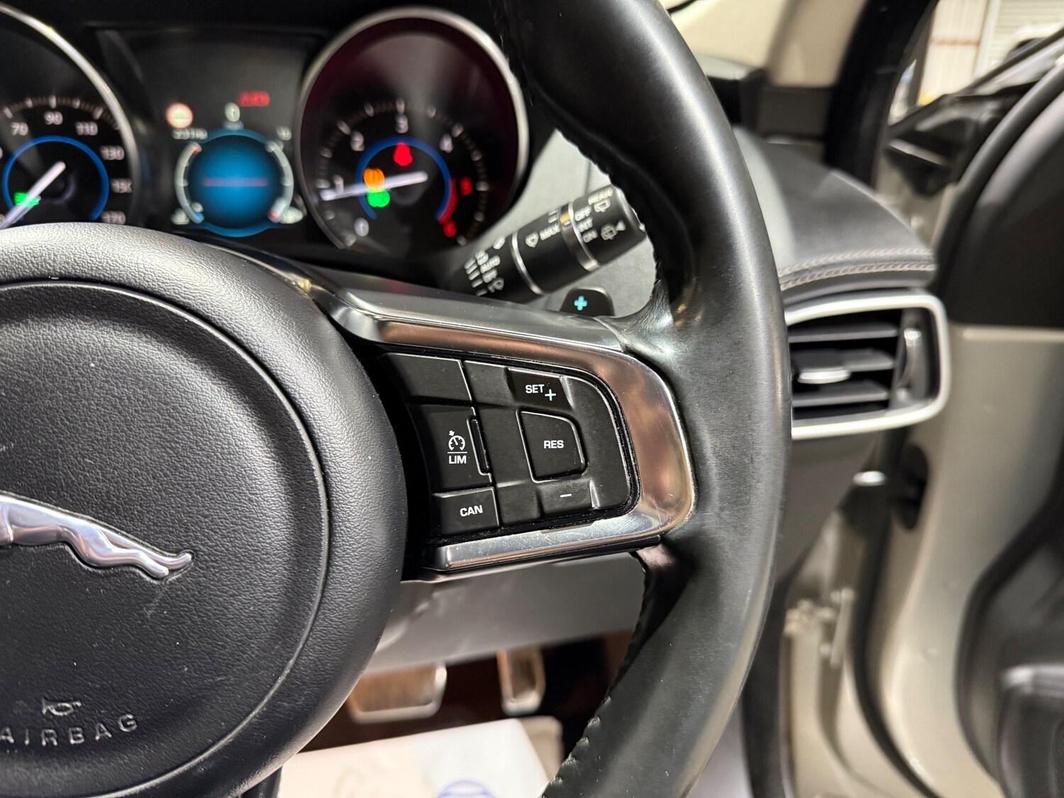 Used Jaguar F-Pace 2016 for sale - 78177244: Photo 33