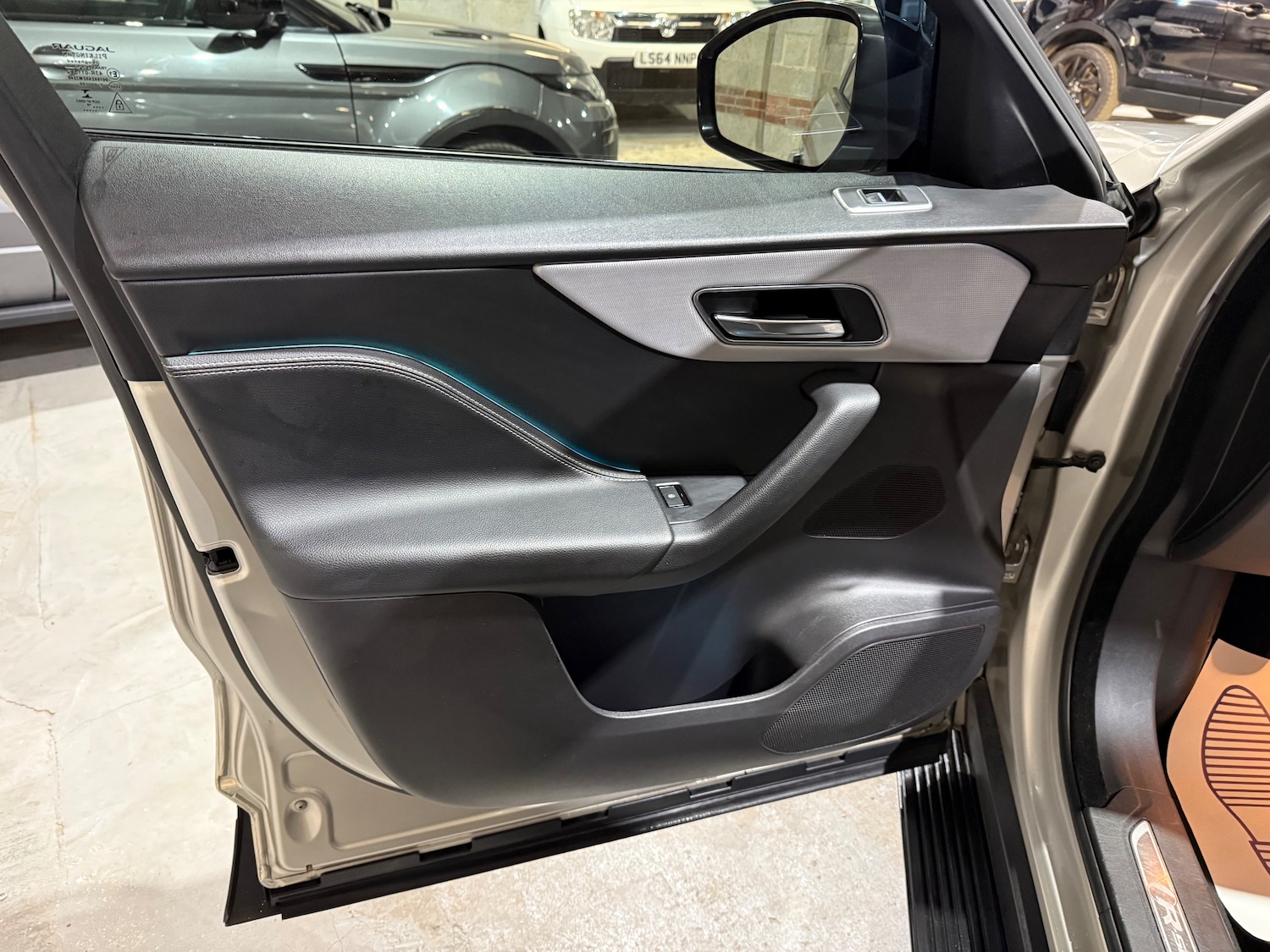 Used Jaguar F-Pace 2016 for sale - 78177244: Photo 7