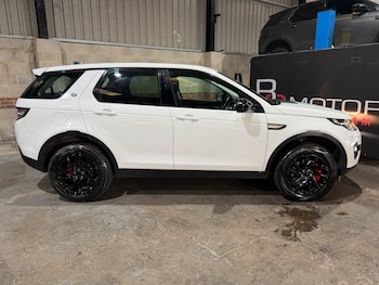 Used Land Rover Discovery Sport 2017 for sale - 79354057: Photo