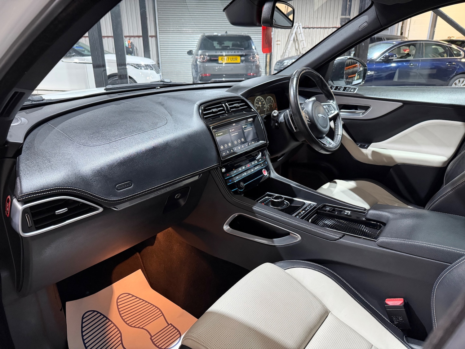 Used Jaguar F-Pace 2017 for sale - 77054904: Photo 10