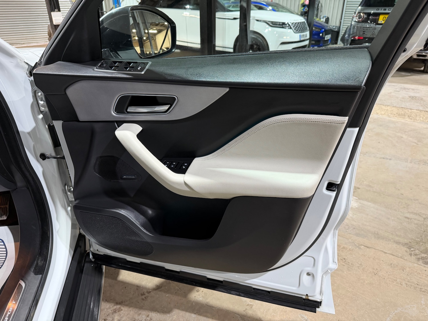 Used Jaguar F-Pace 2017 for sale - 77054904: Photo 25