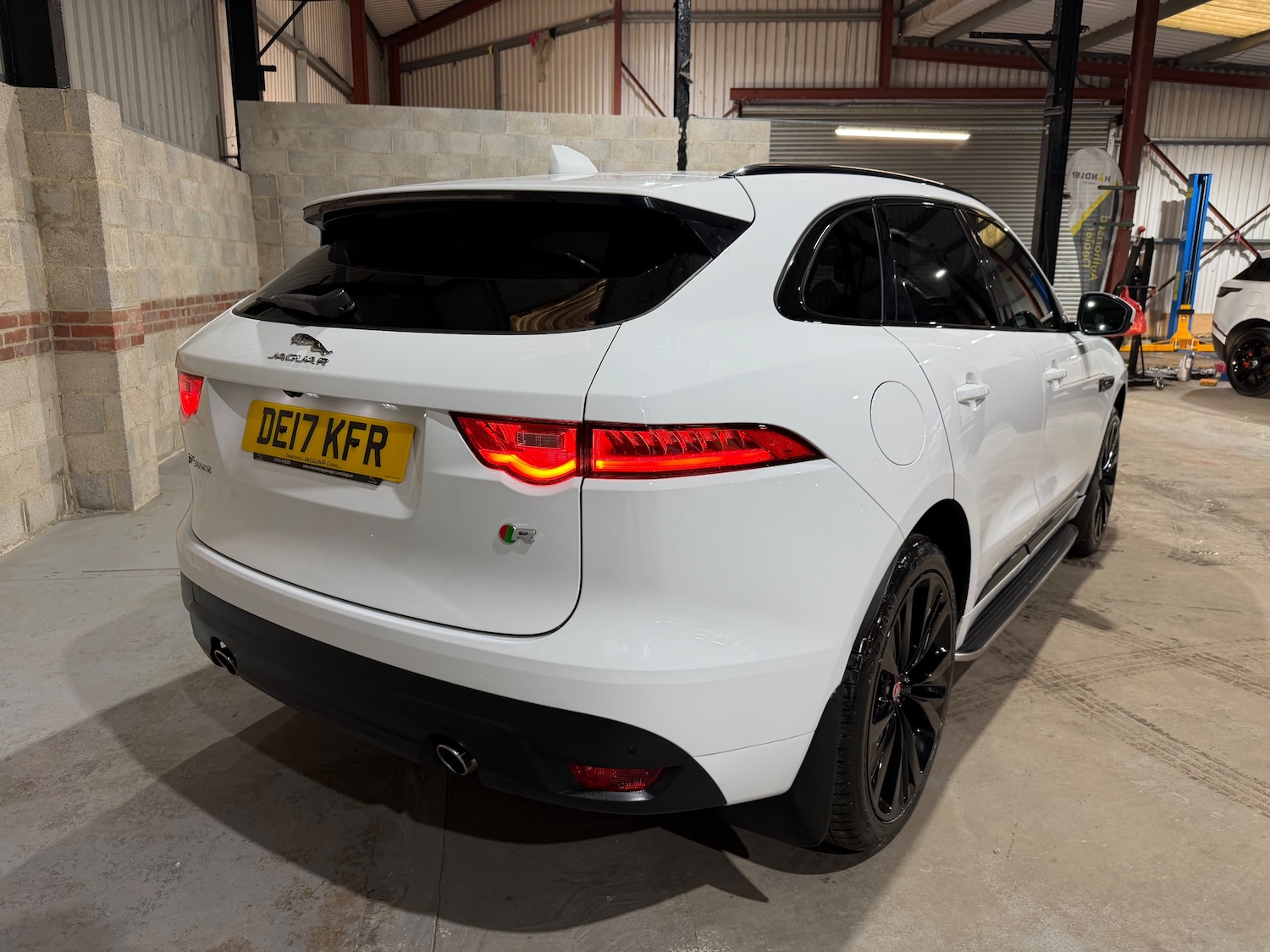 Used Jaguar F-Pace 2017 for sale - 77054904: Photo 3