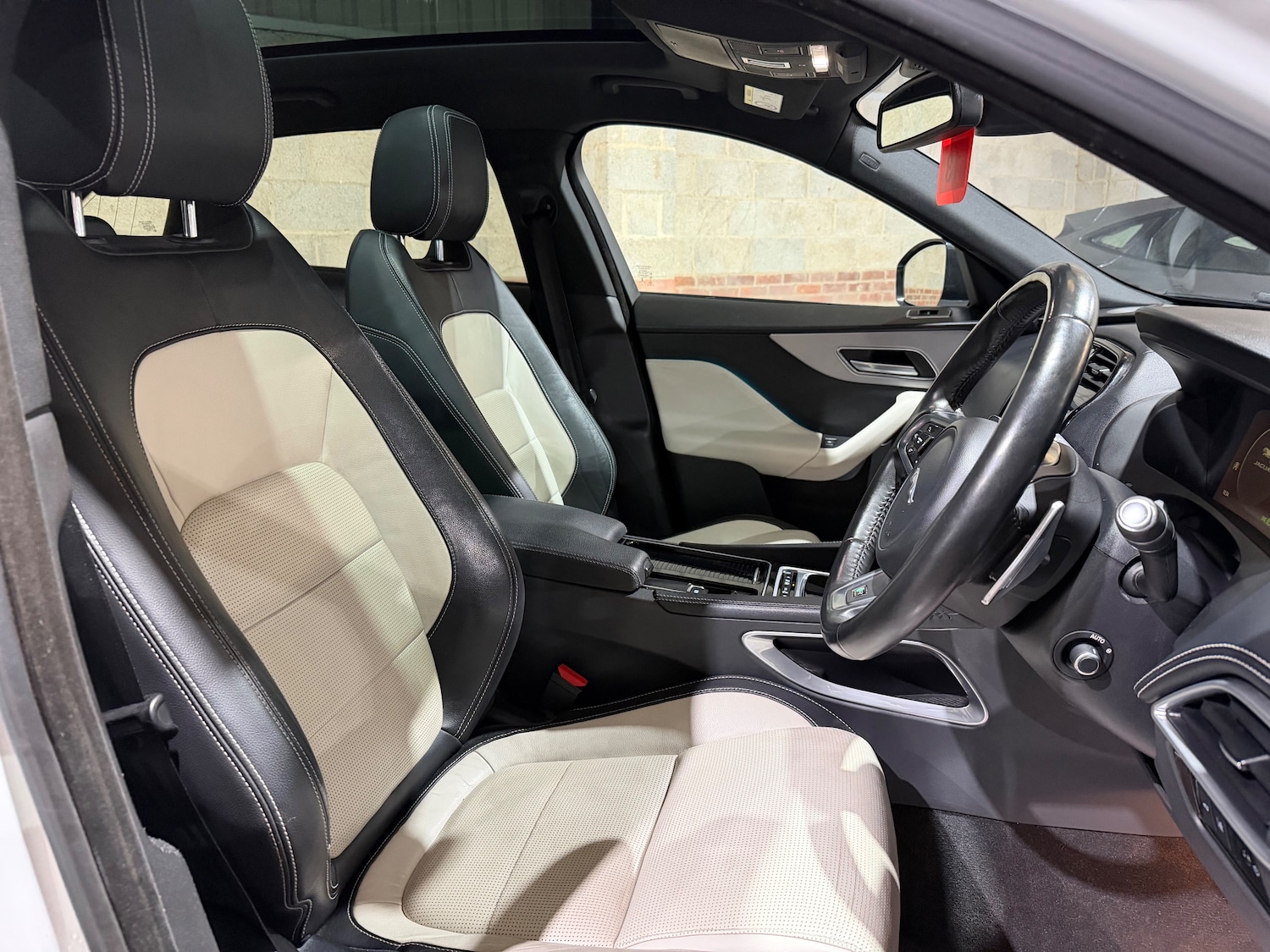 Used Jaguar F-Pace 2017 for sale - 77054904: Photo 30