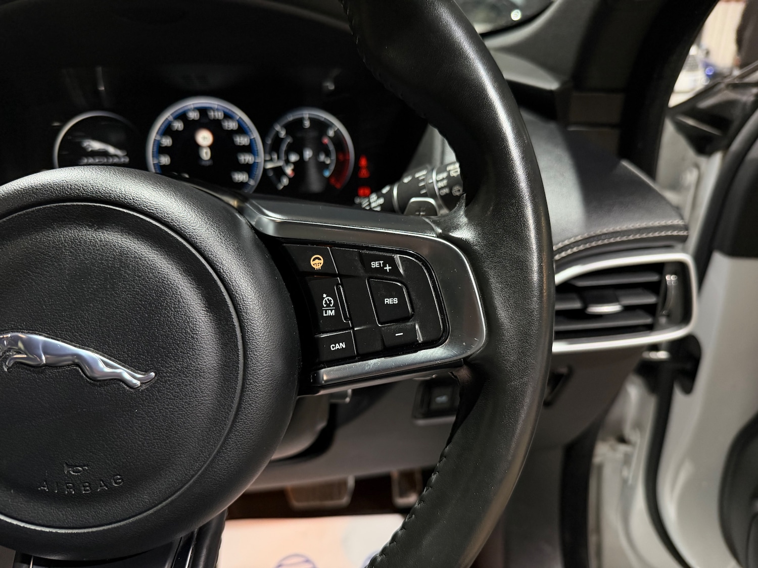 Used Jaguar F-Pace 2017 for sale - 77054904: Photo 35