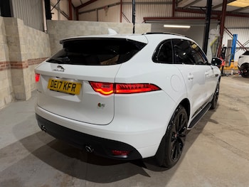Used Jaguar F-Pace 2017 for sale - 77054904: Photo