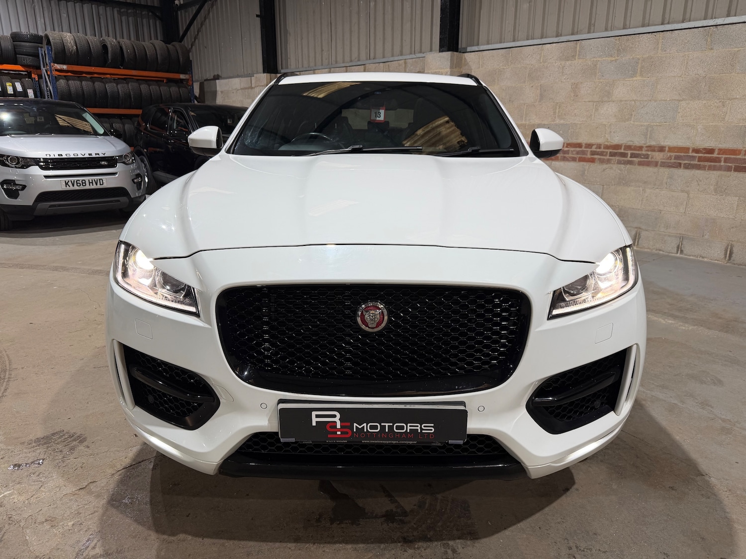 Used Jaguar F-Pace 2017 for sale - 77054904: Photo 6