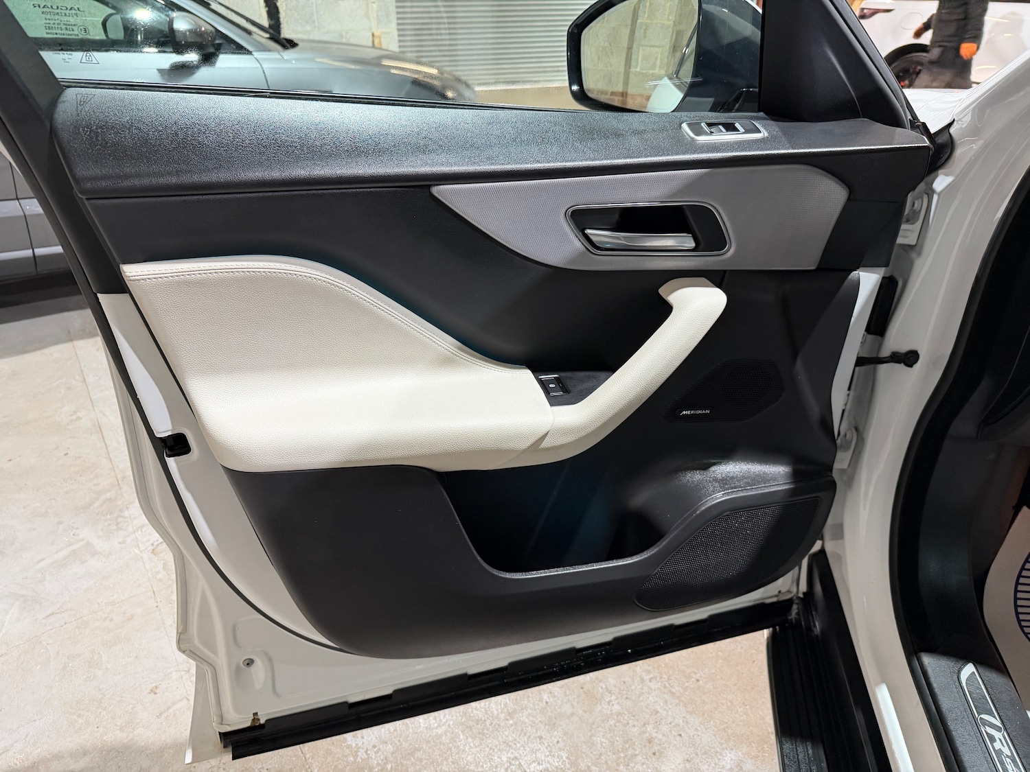 Used Jaguar F-Pace 2017 for sale - 77054904: Photo 7