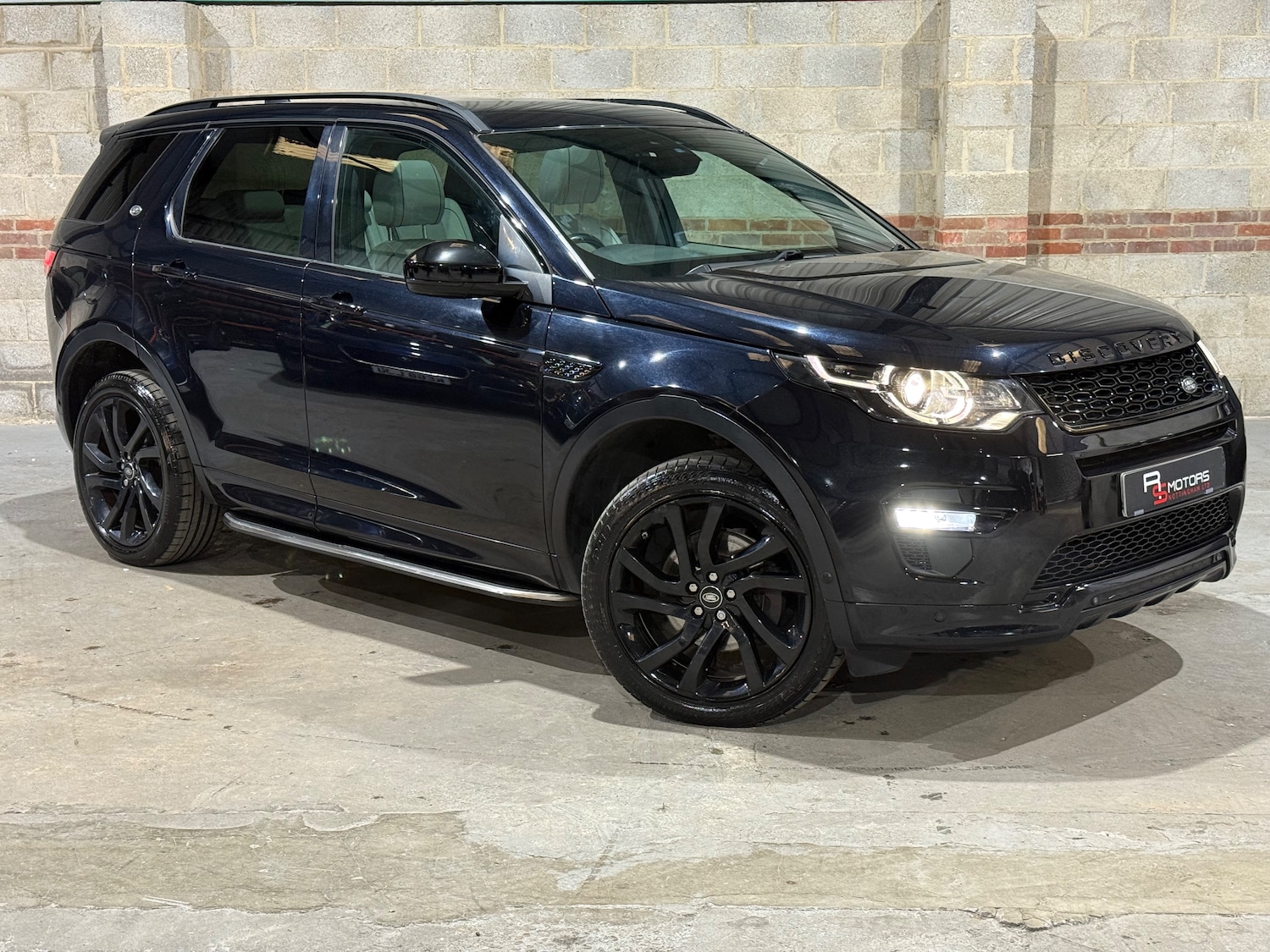 Used Land Rover Discovery Sport 2017 for sale - 76204674: Photo 1