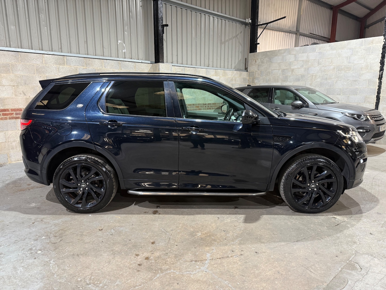 Used Land Rover Discovery Sport 2017 for sale - 76204674: Photo 2