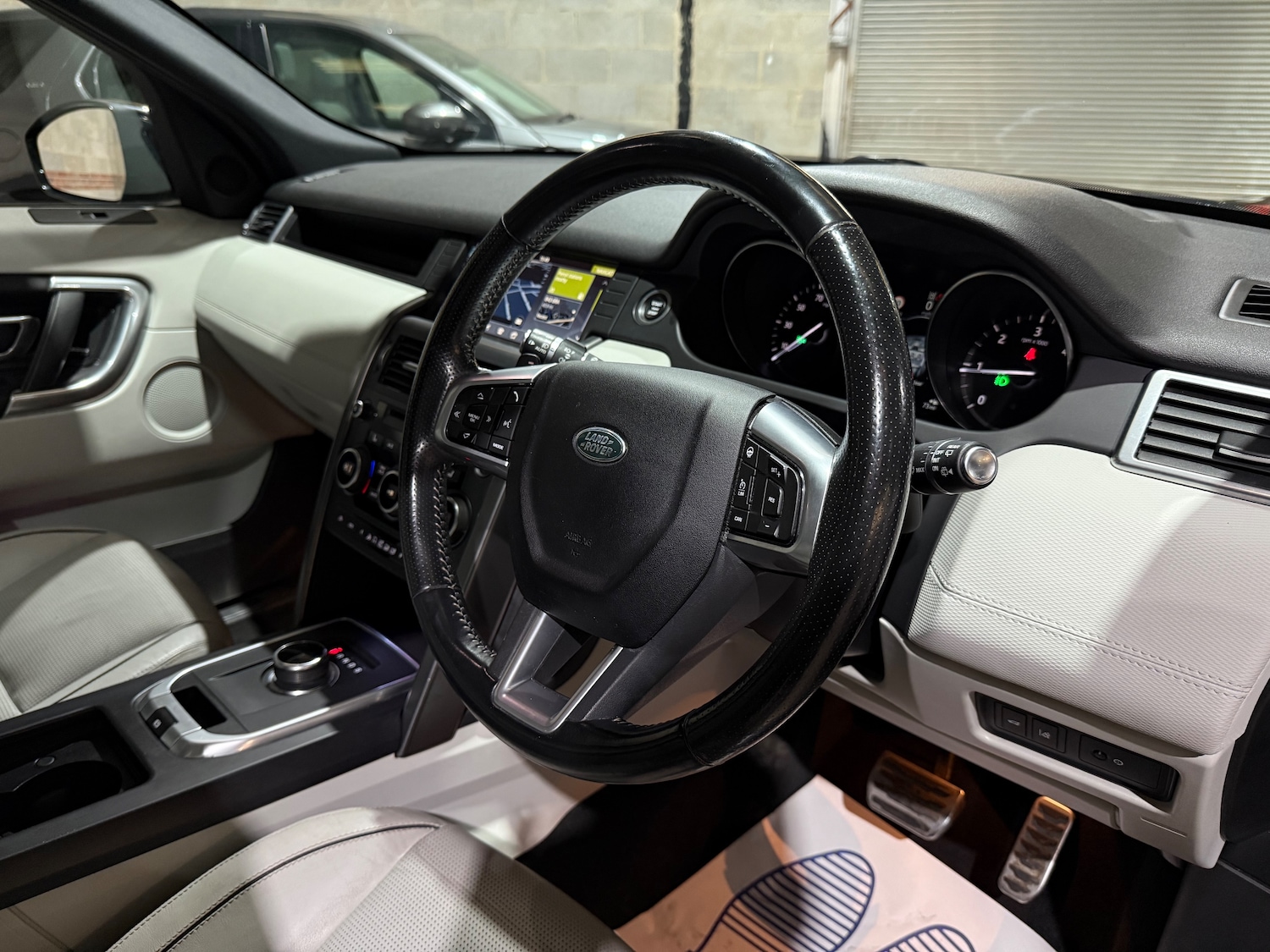 Used Land Rover Discovery Sport 2017 for sale - 76204674: Photo 31