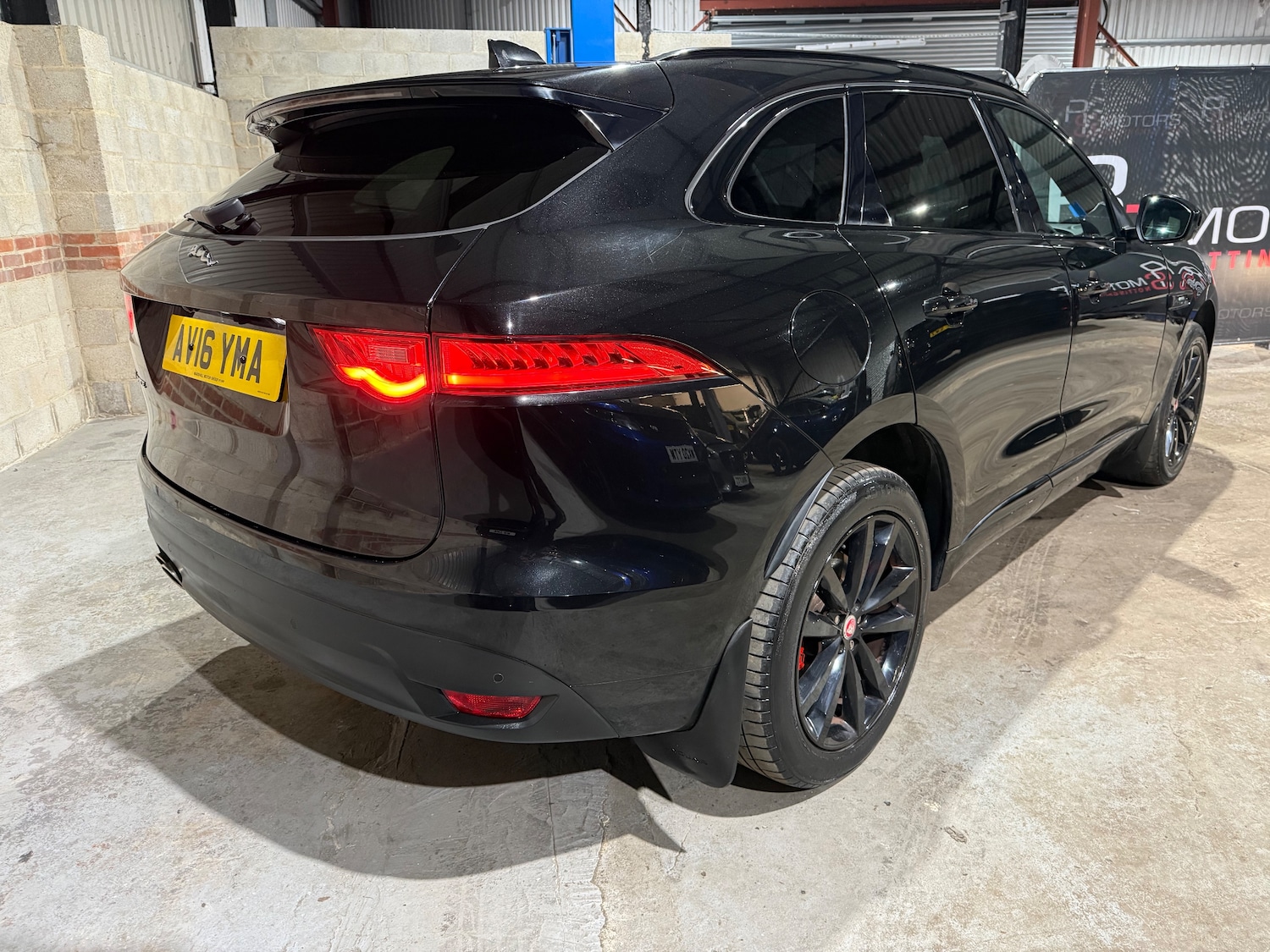 Used Jaguar F-Pace 2016 for sale - 77878683: Photo 5