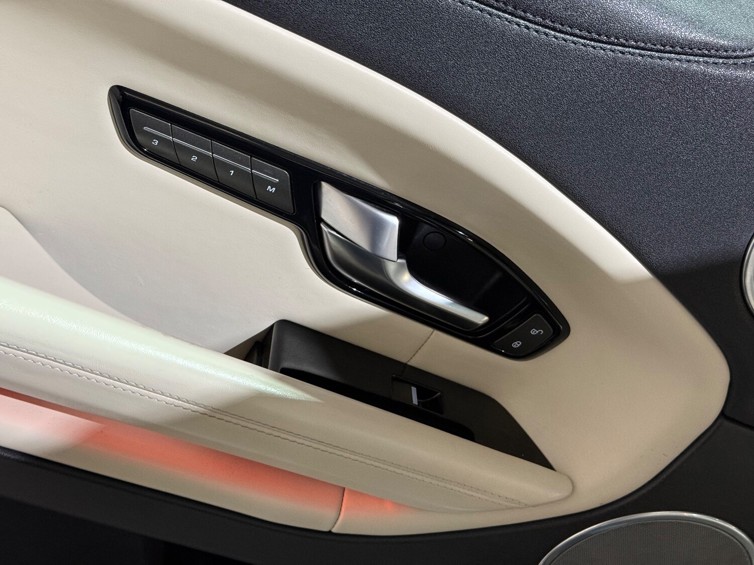 Used Land Rover Range Rover Evoque 2017 for sale - 77755921: Photo 25