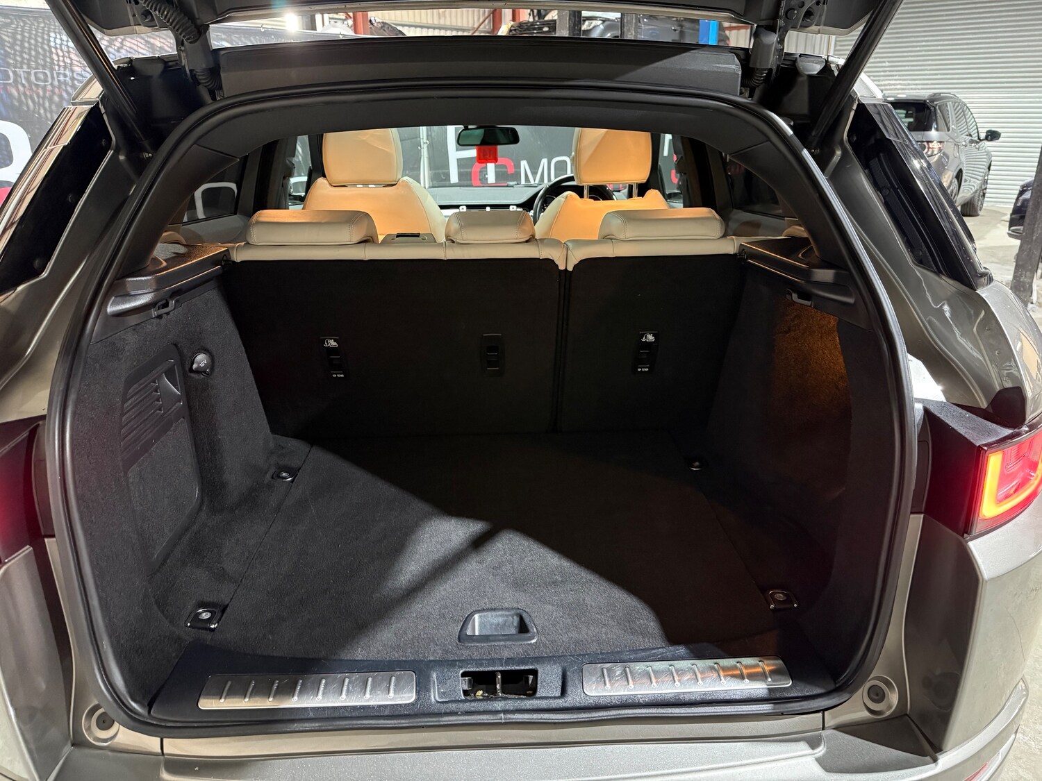 Used Land Rover Range Rover Evoque 2017 for sale - 77755921: Photo 32