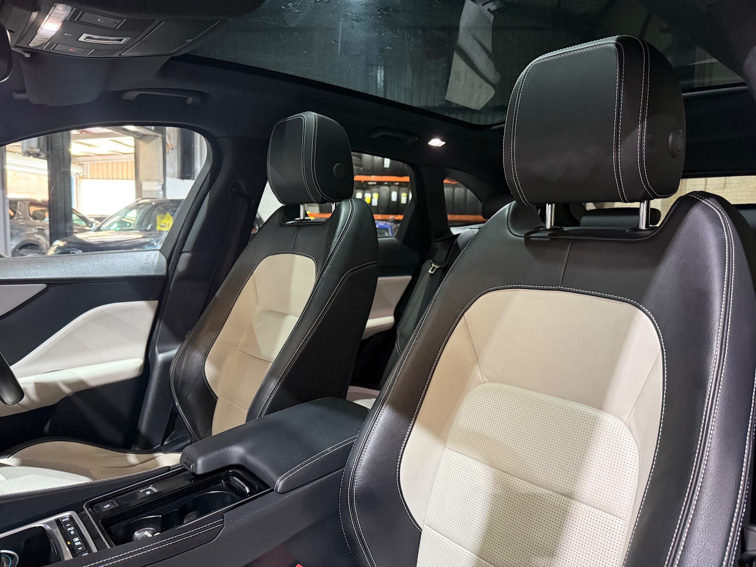 Used Jaguar F-Pace 2017 for sale - 76046967: Photo 11