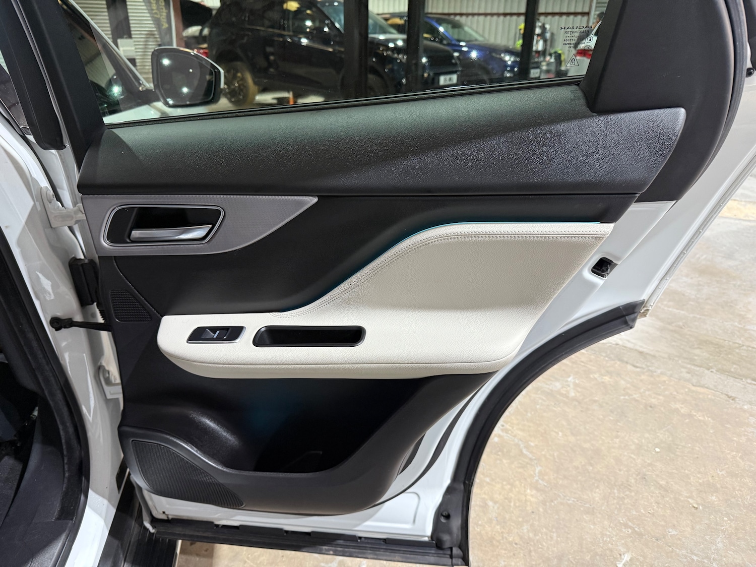 Used Jaguar F-Pace 2017 for sale - 76046967: Photo 22