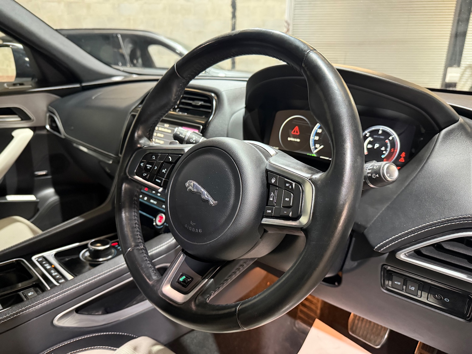 Used Jaguar F-Pace 2017 for sale - 76046967: Photo 28