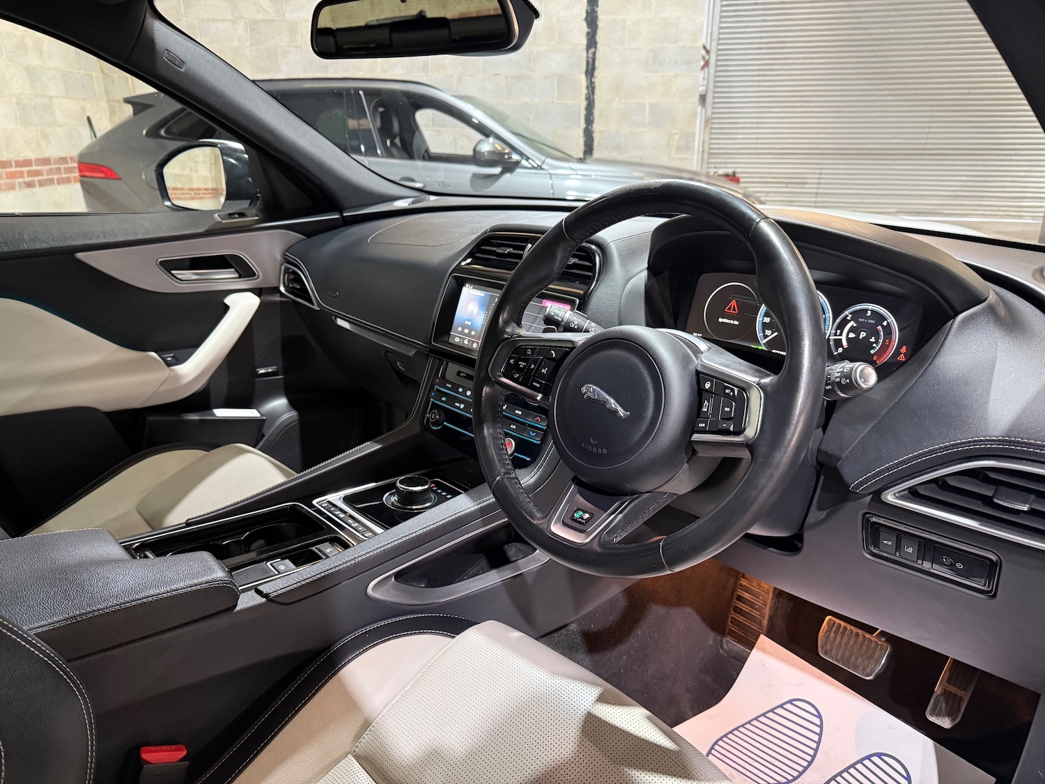 Used Jaguar F-Pace 2017 for sale - 76046967: Photo 29