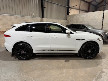 Used Jaguar F-Pace 2017 for sale - 76046967: Photo 2