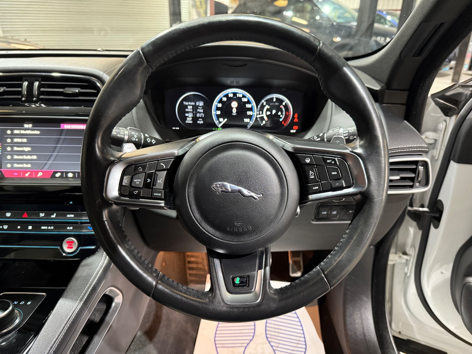 Used Jaguar F-Pace 2017 for sale - 76046967: Photo 35