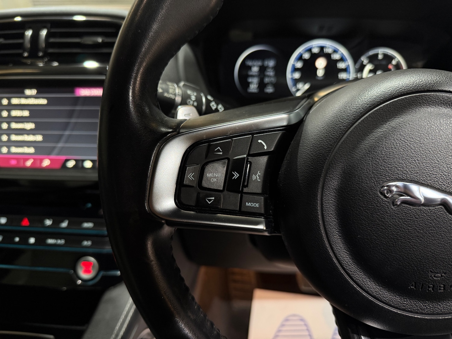 Used Jaguar F-Pace 2017 for sale - 76046967: Photo 36