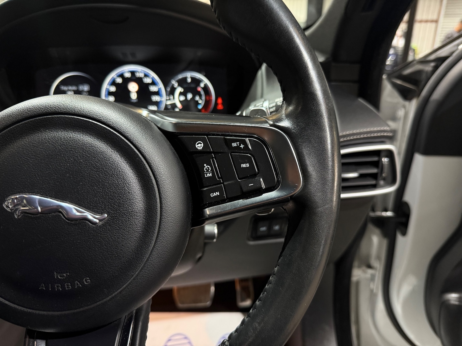 Used Jaguar F-Pace 2017 for sale - 76046967: Photo 37
