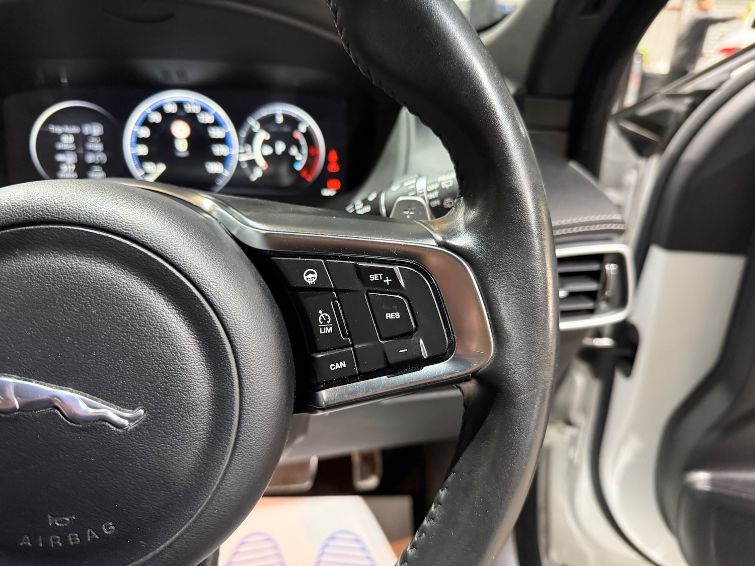 Used Jaguar F-Pace 2017 for sale - 76046967: Photo 40