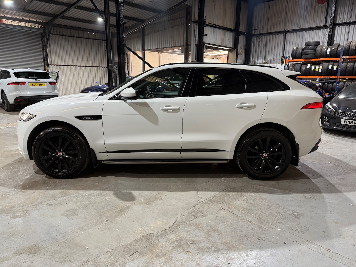 Used Jaguar F-Pace 2017 for sale - 76046967: Photo 5