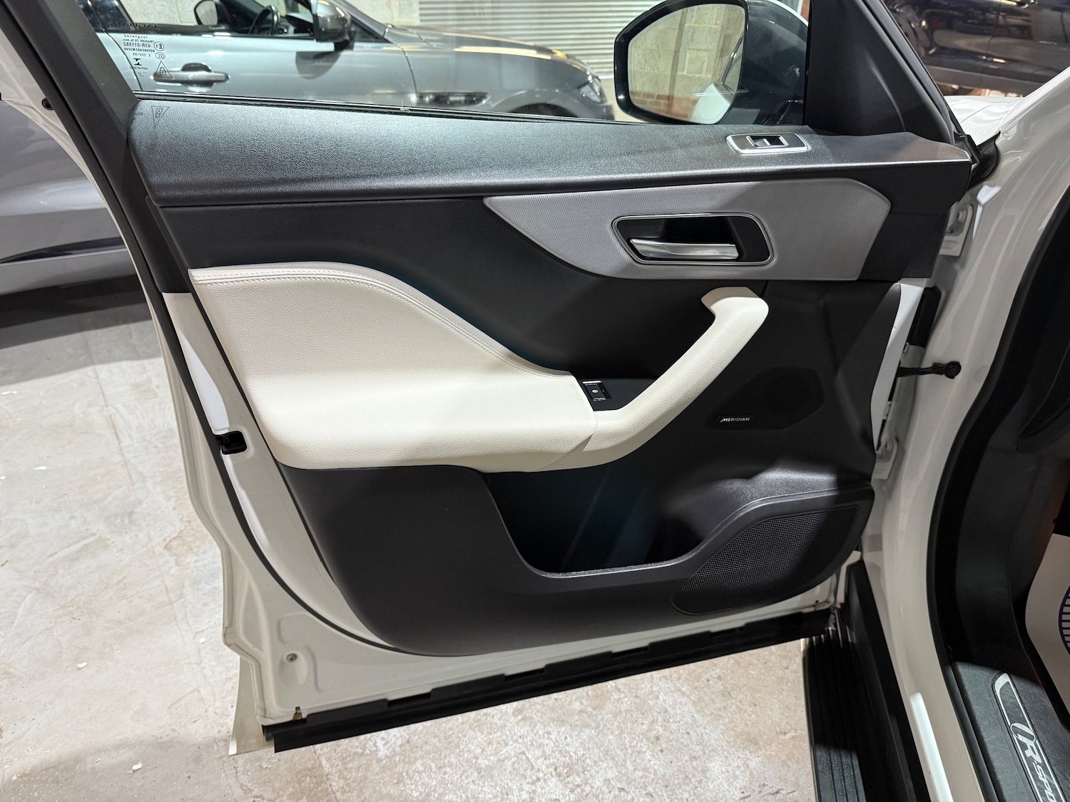 Used Jaguar F-Pace 2017 for sale - 76046967: Photo 7