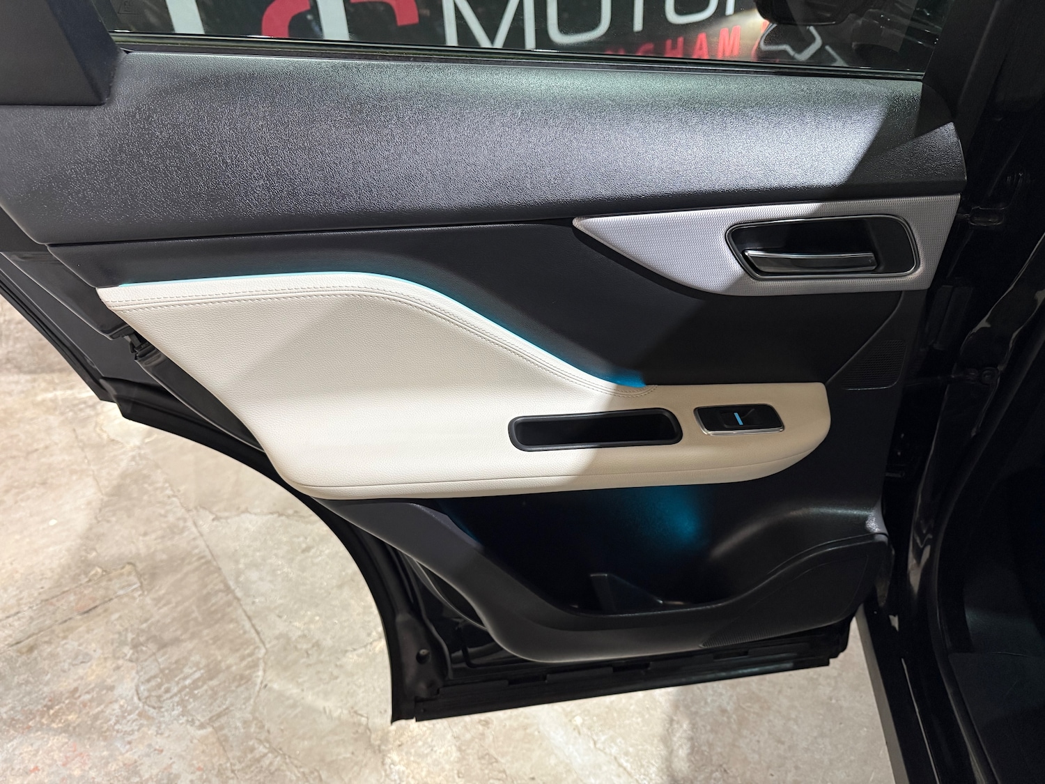 Used Jaguar F-Pace 2017 for sale - 77885533: Photo 28