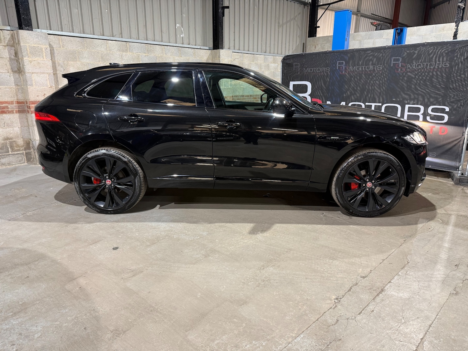 Used Jaguar F-Pace 2017 for sale - 77885533: Photo 3