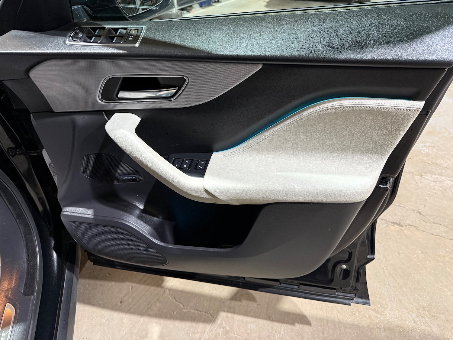 Used Jaguar F-Pace 2017 for sale - 77885533: Photo 37