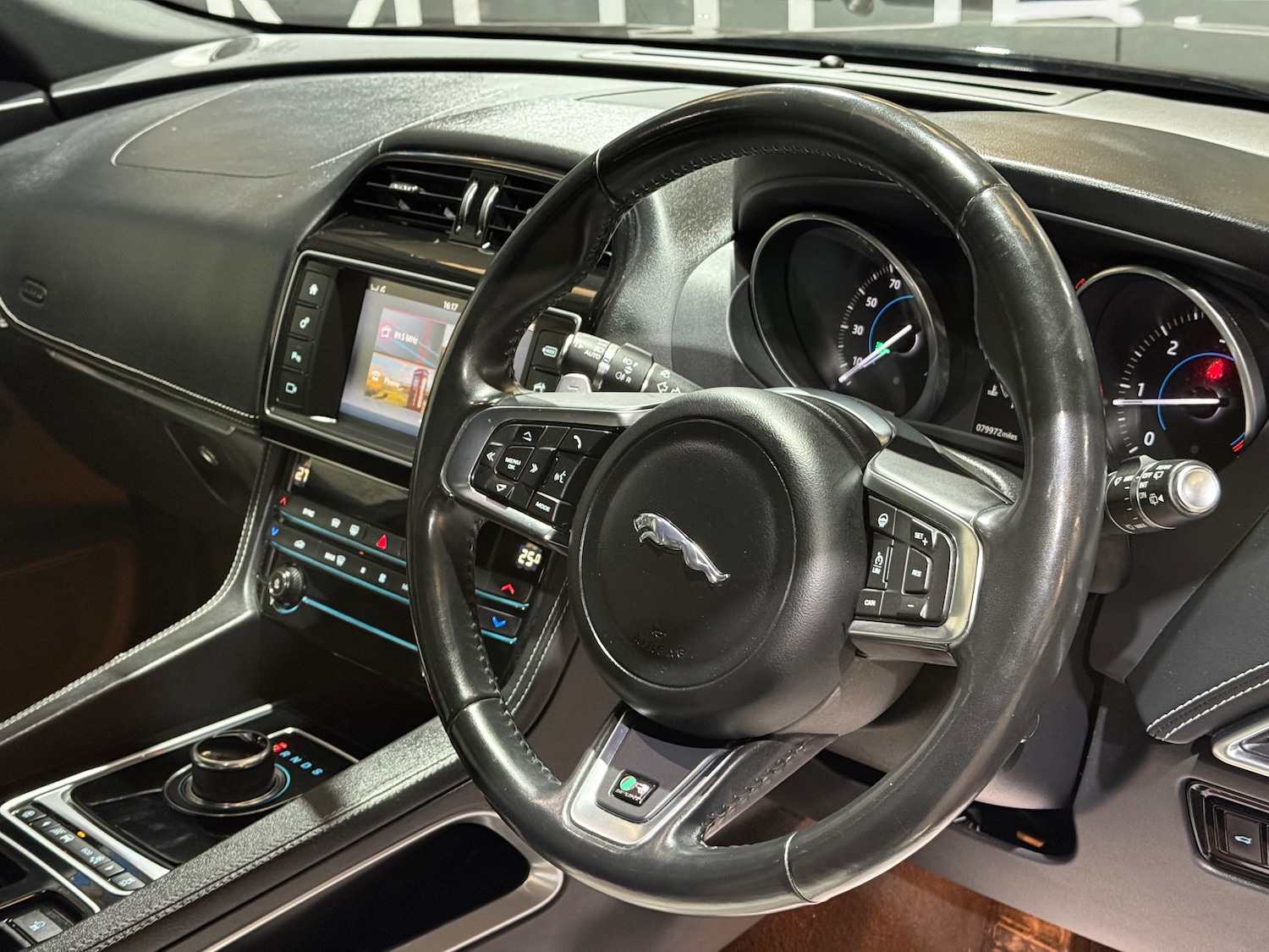 Used Jaguar F-Pace 2017 for sale - 77885533: Photo 41