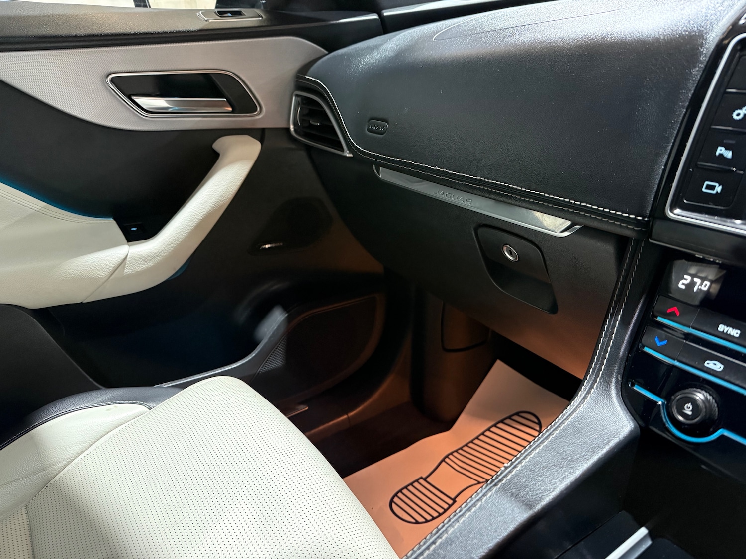 Used Jaguar F-Pace 2017 for sale - 77885533: Photo 48