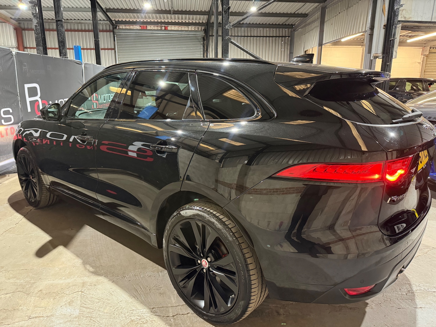 Used Jaguar F-Pace 2017 for sale - 77885533: Photo 6