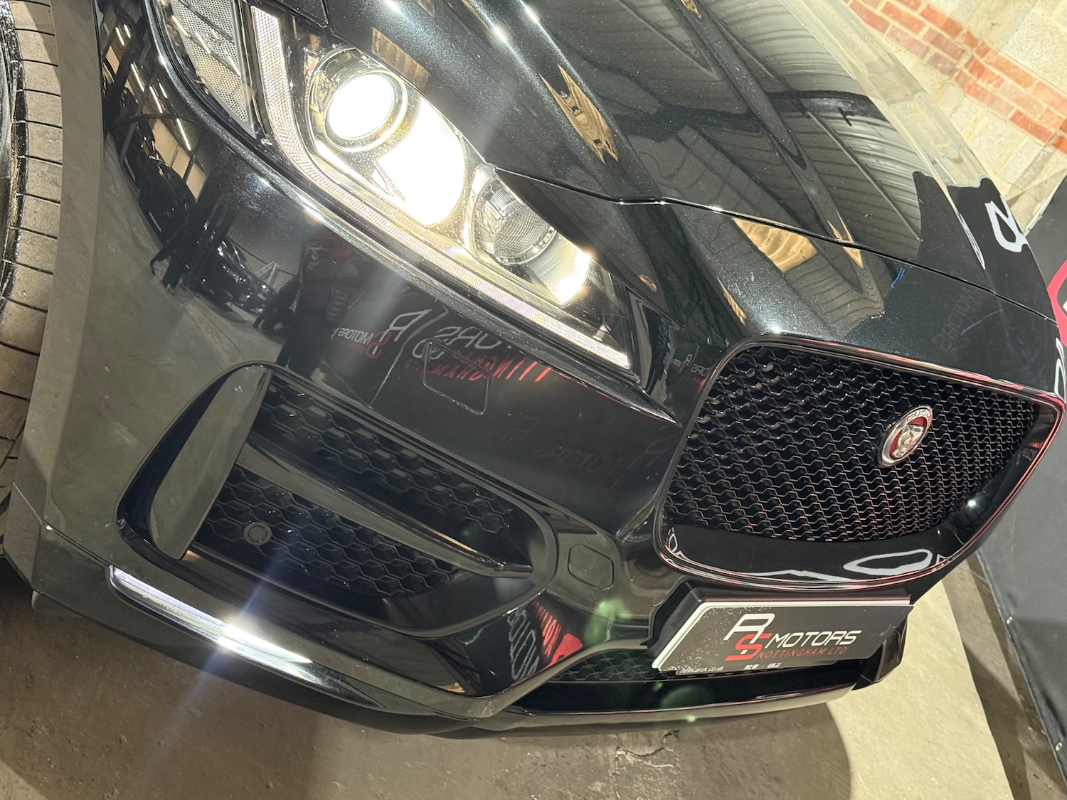 Used Jaguar F-Pace 2017 for sale - 77885533: Photo 9