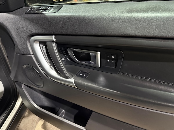 Used Land Rover Discovery Sport 2017 for sale - 76299857: Photo 27