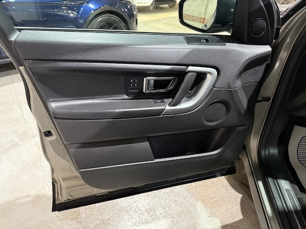 Used Land Rover Discovery Sport 2017 for sale - 76299857: Photo 7