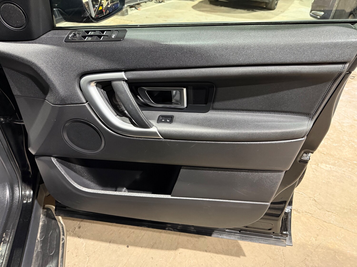 Used Land Rover Discovery Sport 2016 for sale - 77894017: Photo 40