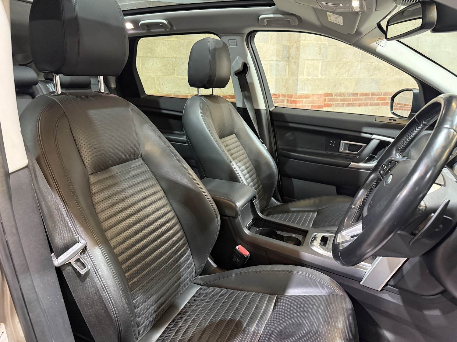 Used Land Rover Discovery Sport 2016 for sale - 76171042: Photo 32