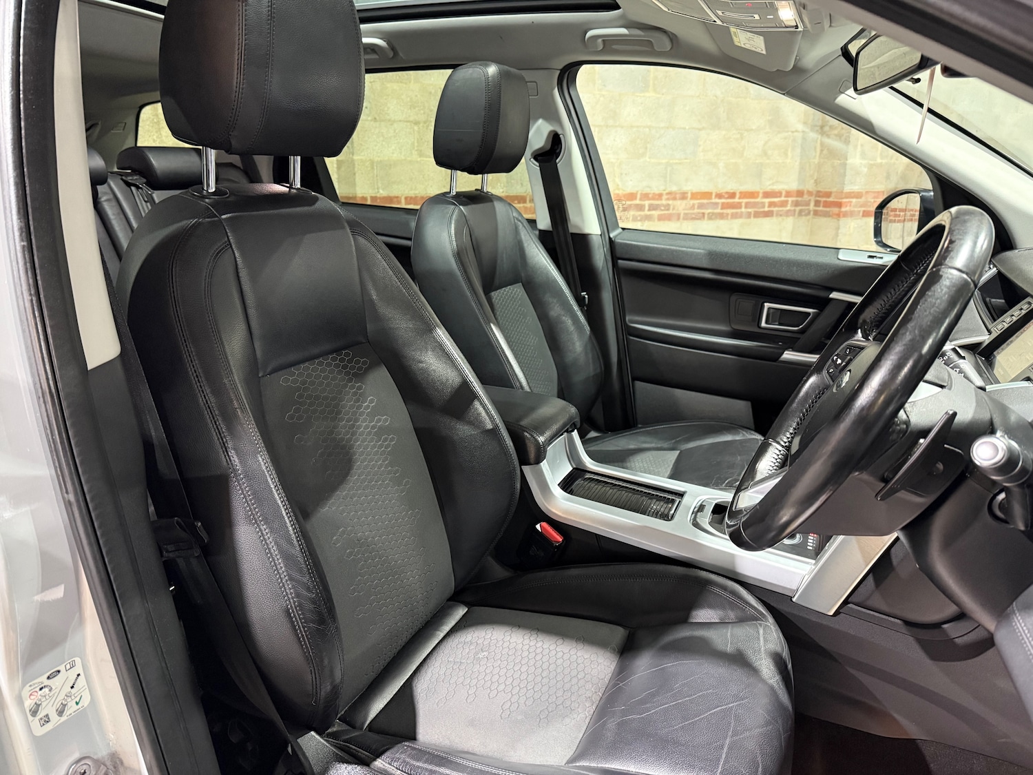 Used Land Rover Discovery Sport 2017 for sale - 77428287: Photo 25