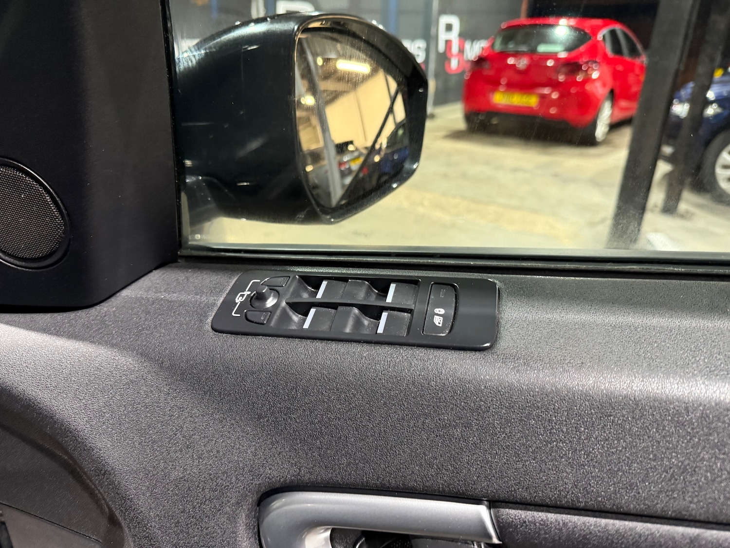 Used Land Rover Discovery Sport 2016 for sale - 77313005: Photo 27