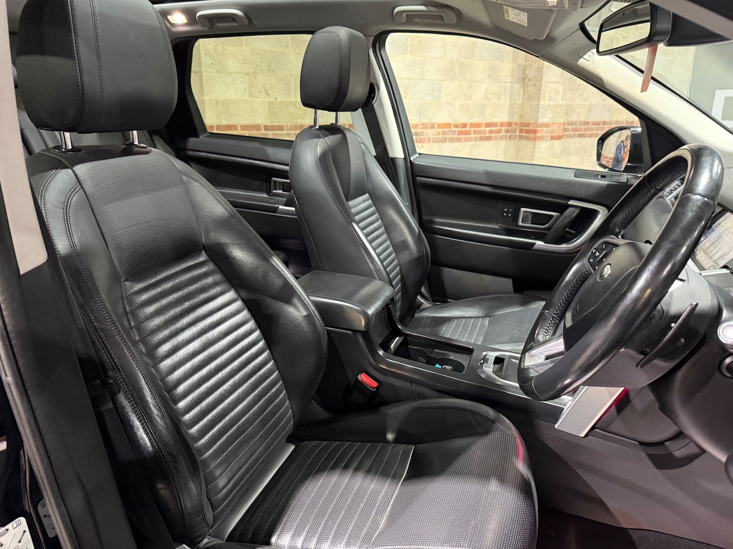 Used Land Rover Discovery Sport 2016 for sale - 77313005: Photo 31