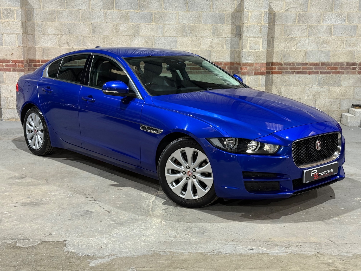 Used Jaguar XE 2018 for sale - 76495789: Photo 1