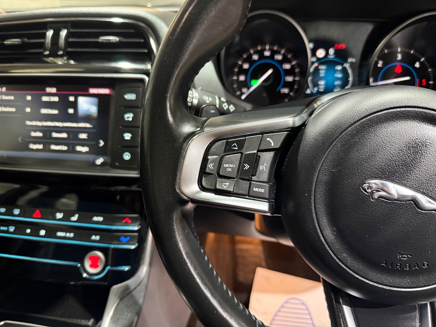 Used Jaguar XE 2018 for sale - 76495789: Photo 27